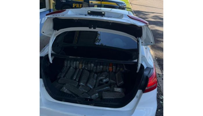 Laranjeiras - PRF apreende mais de 145 kg de maconha na BR-277